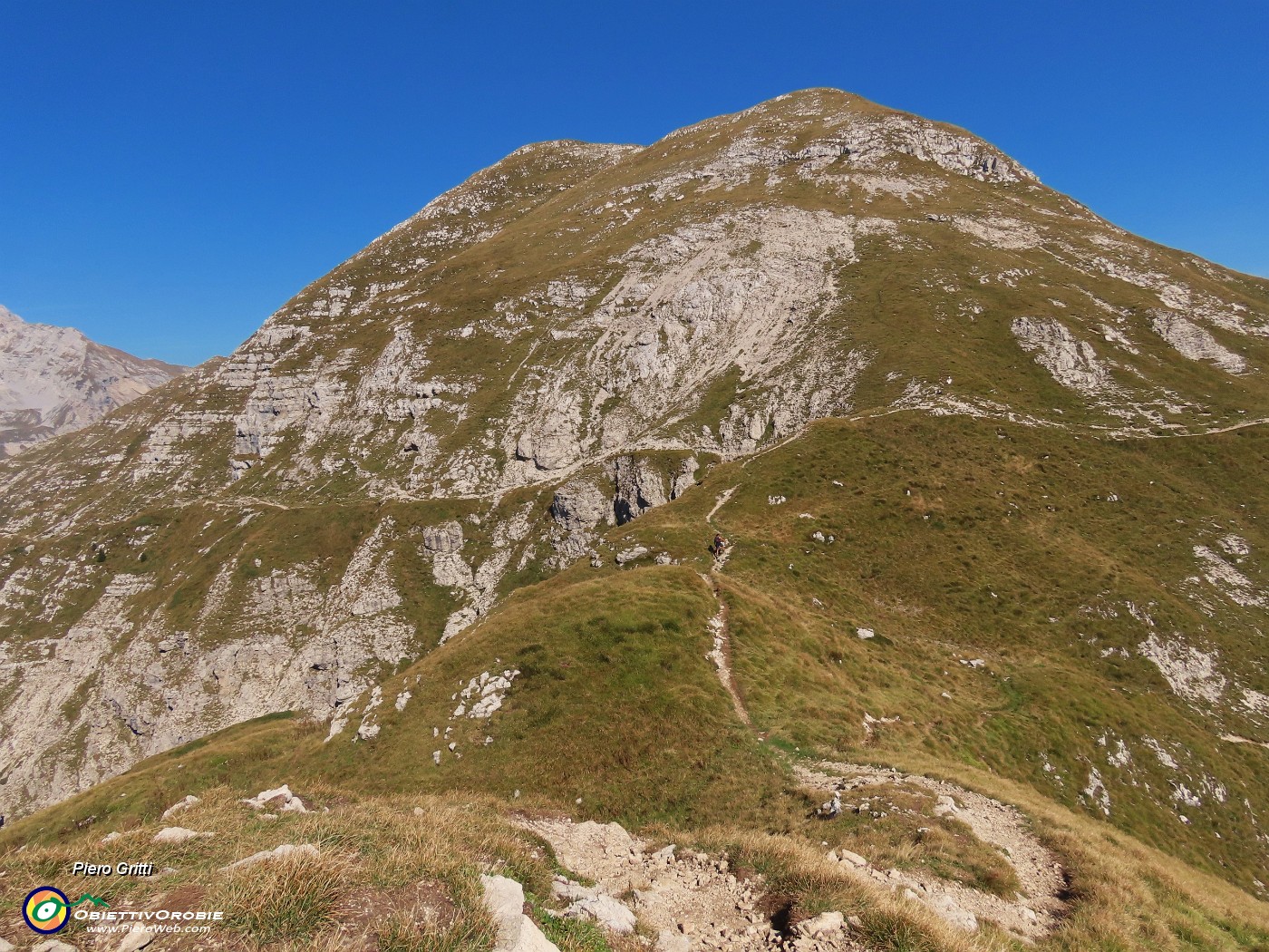 55 Bocchetta di Grem (1976 m) e Cima Foppazzi (2093 m).JPG